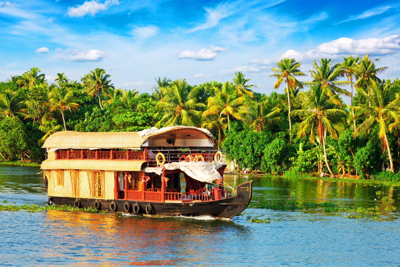 About Us - Venissa Houseboats