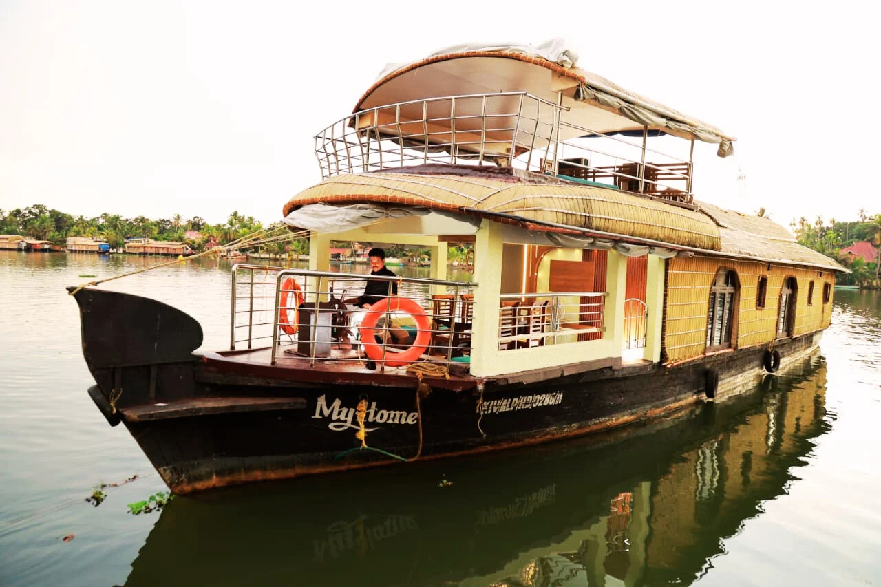 Day Trip Cruise - Venissa Houseboat