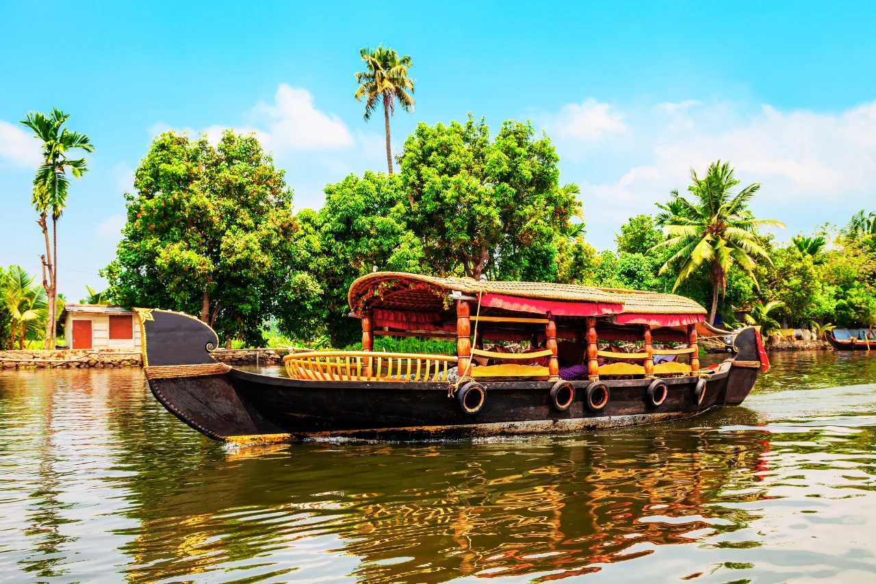Shikara Boating - Venissa Houseboats