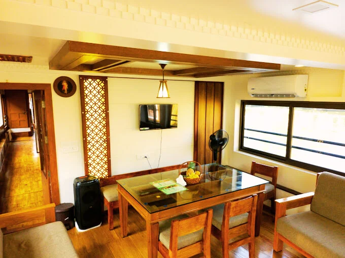 Home - Venissa Houseboat