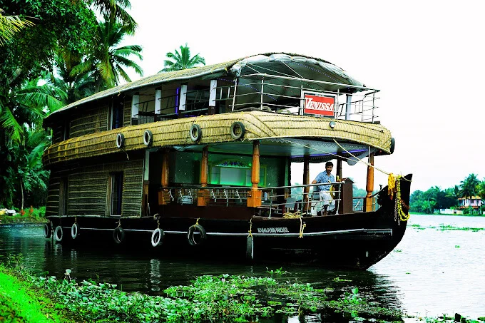 Home - Venissa Houseboat